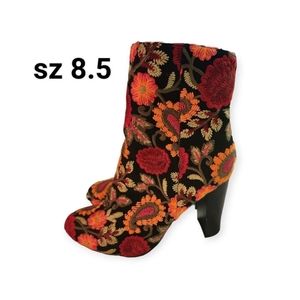 Y2K Wild Diva sz 8.5 Red Orange Floral Embroidered High Heel Chelsea Boots